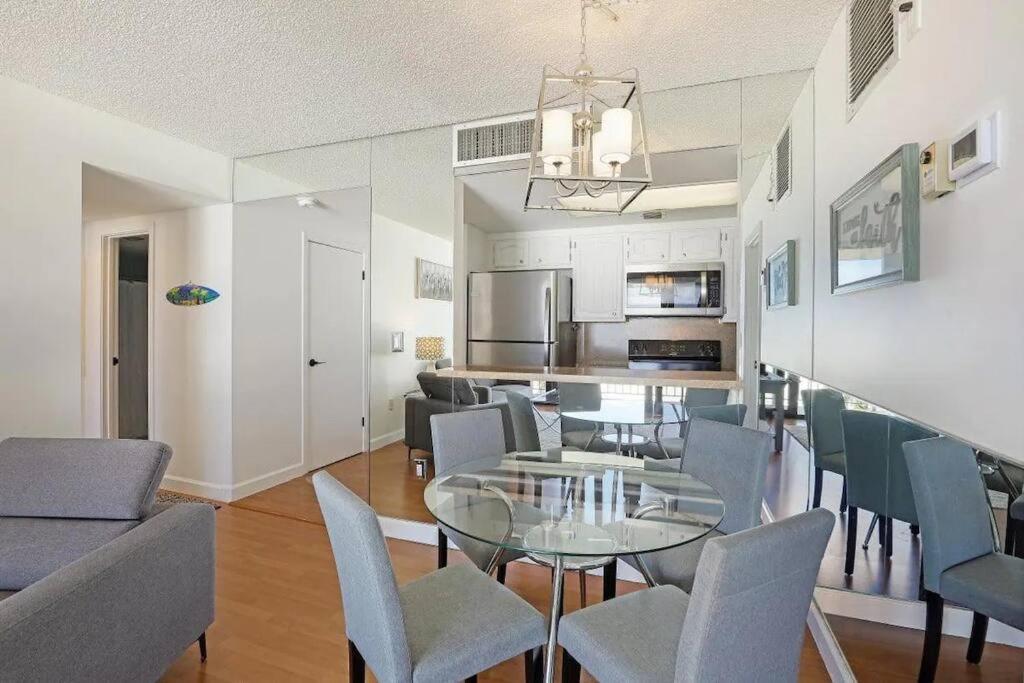 Apartment Unobstructed Gulf Views & Direct Access ! *