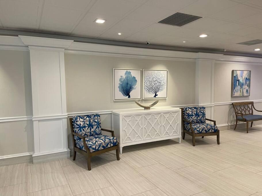 Apartment Unobstructed Gulf Views & Direct Access !