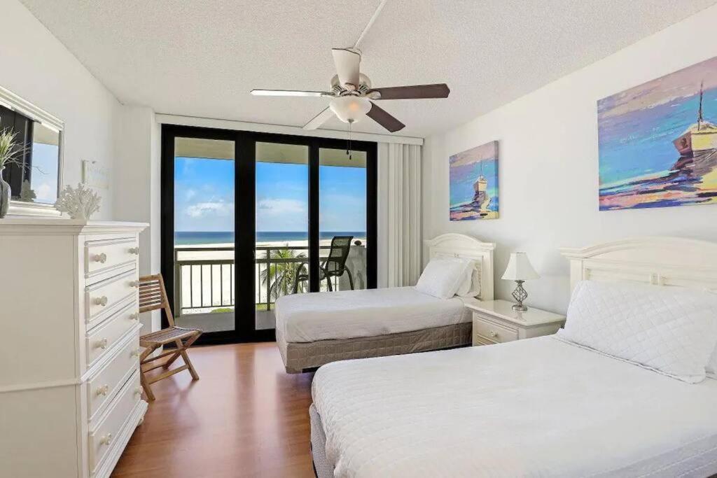 Unobstructed Gulf Views & Direct Access !