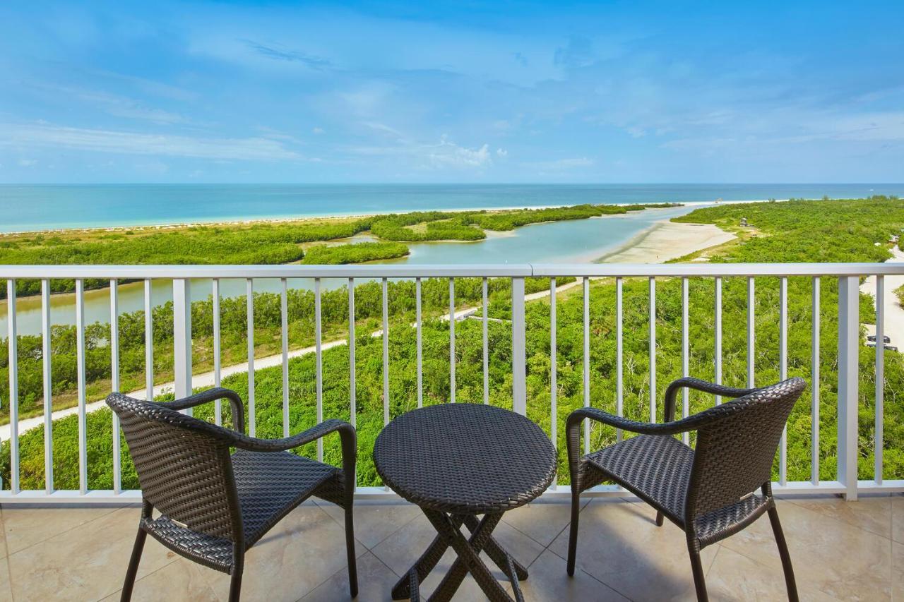 Your Ultimate Sea-scape, Beachfront 2 Bed 2 Bath Holiday home *