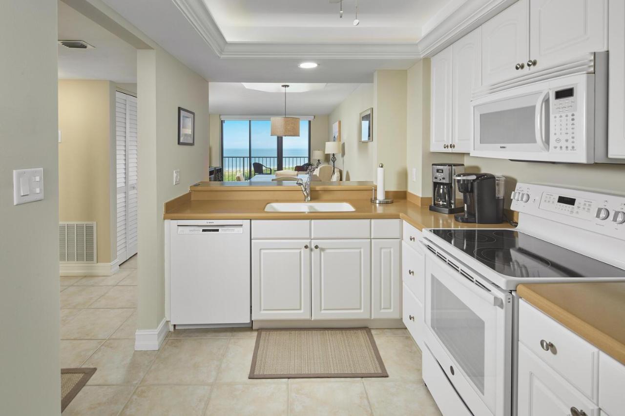 Your Ultimate Sea-scape, Beachfront 2 Bed 2 Bath *