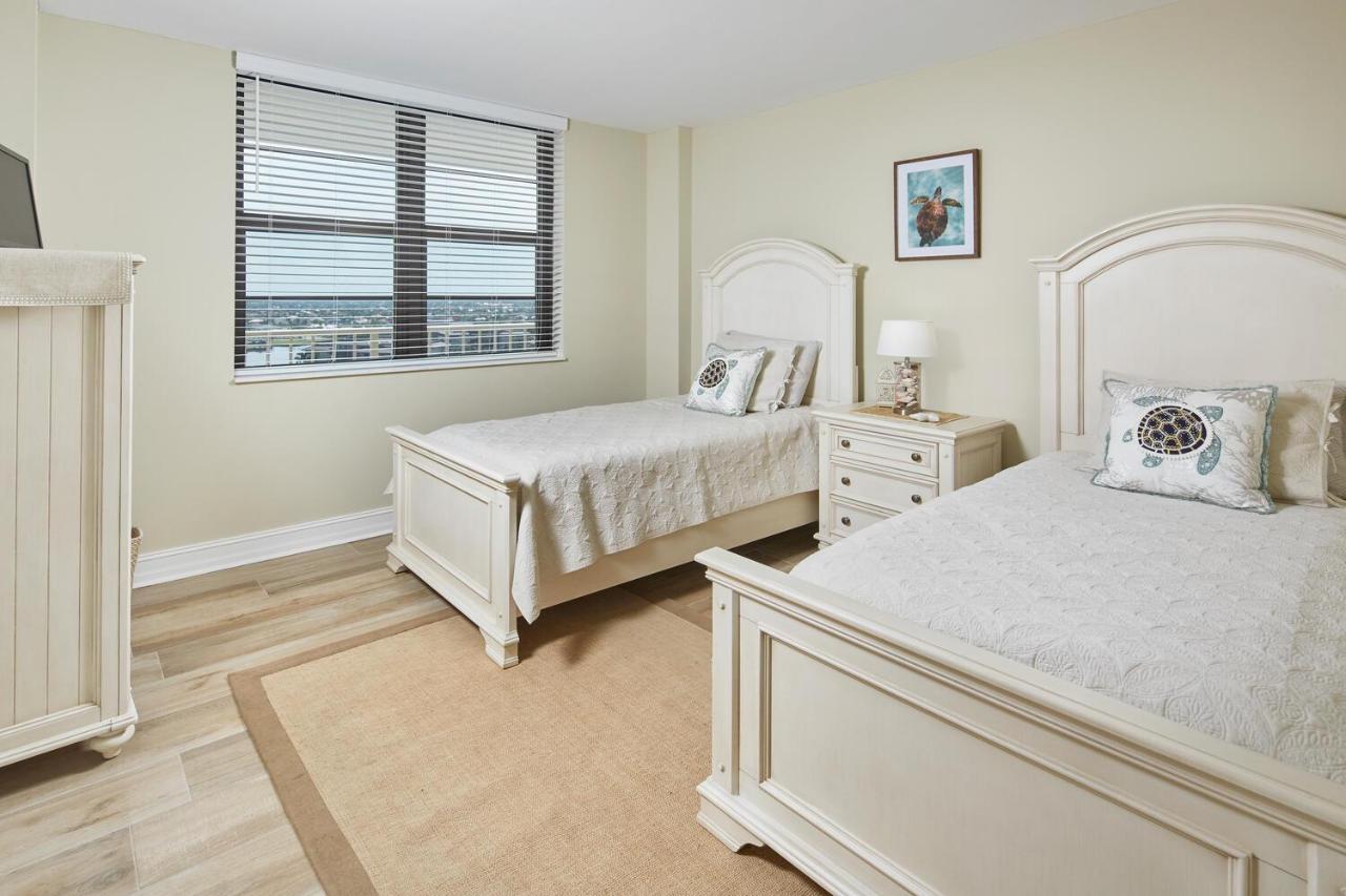 Your Ultimate Sea-scape, Beachfront 2 Bed 2 Bath *