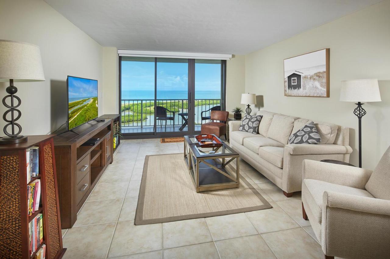 Your Ultimate Sea-scape, Beachfront 2 Bed 2 Bath *