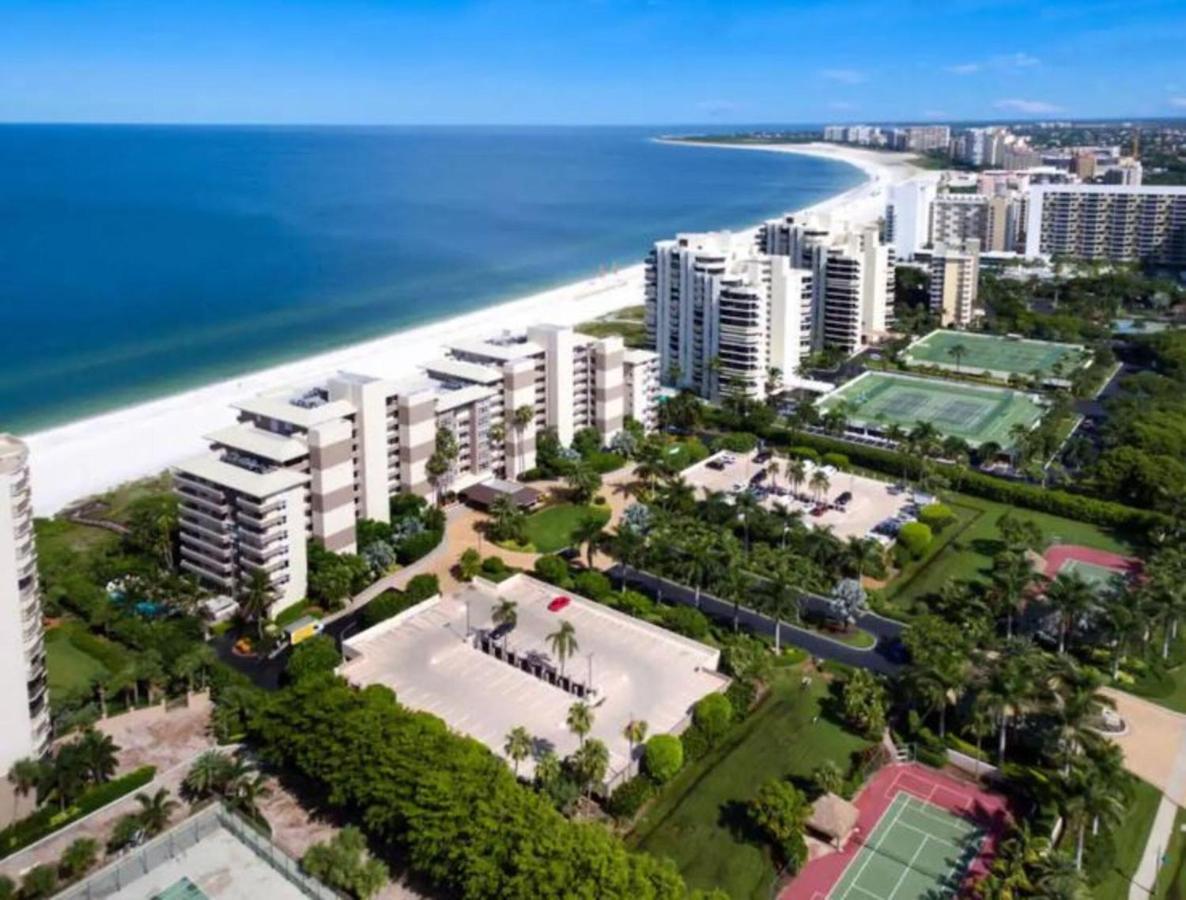 Beachfront South Seas Remodeled Paradise! Holiday home