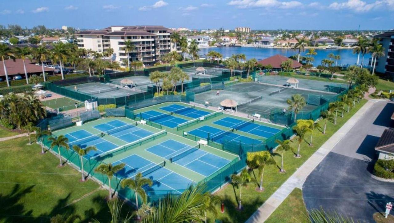 Beachfront South Seas Remodeled Paradise! *