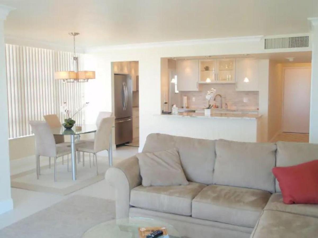 Beachfront South Seas Remodeled Paradise! Holiday home *