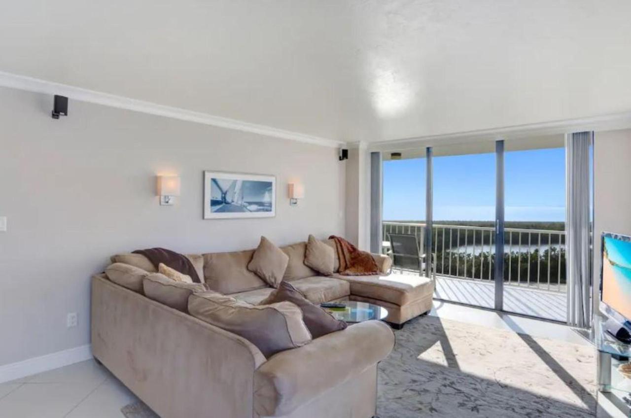 Beachfront South Seas Remodeled Paradise! *