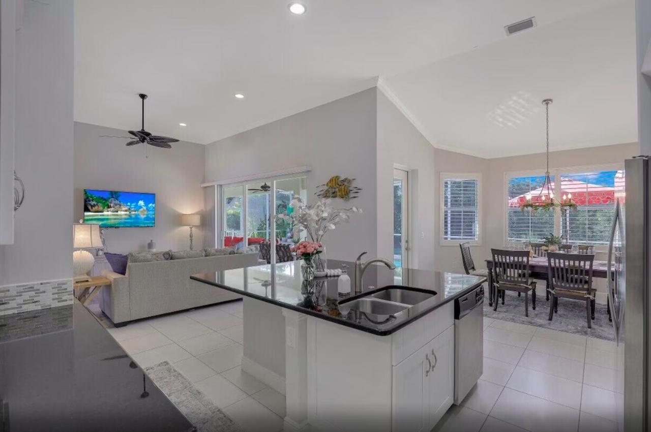 Holiday home 4br House Private Pool Minutes To