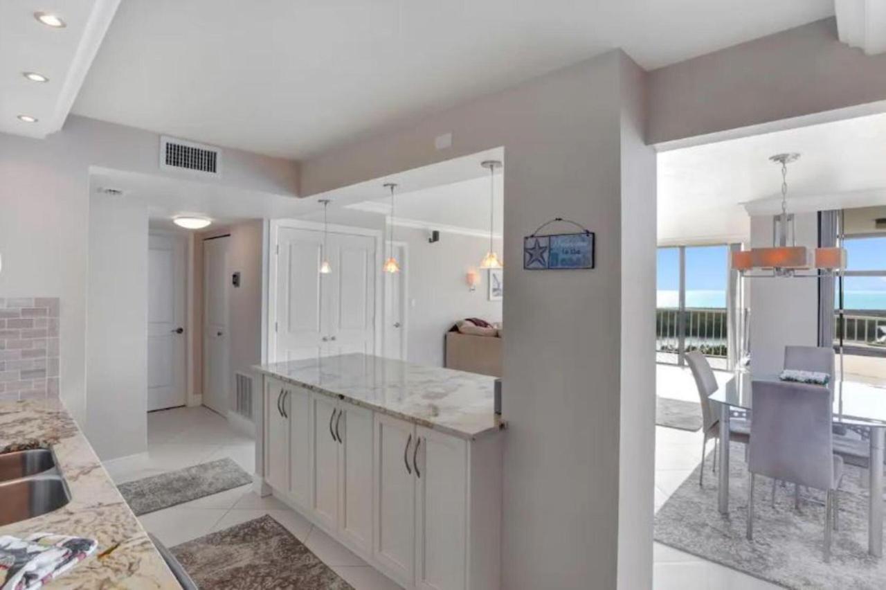 Holiday home Beachfront South Seas Remodeled Paradise!