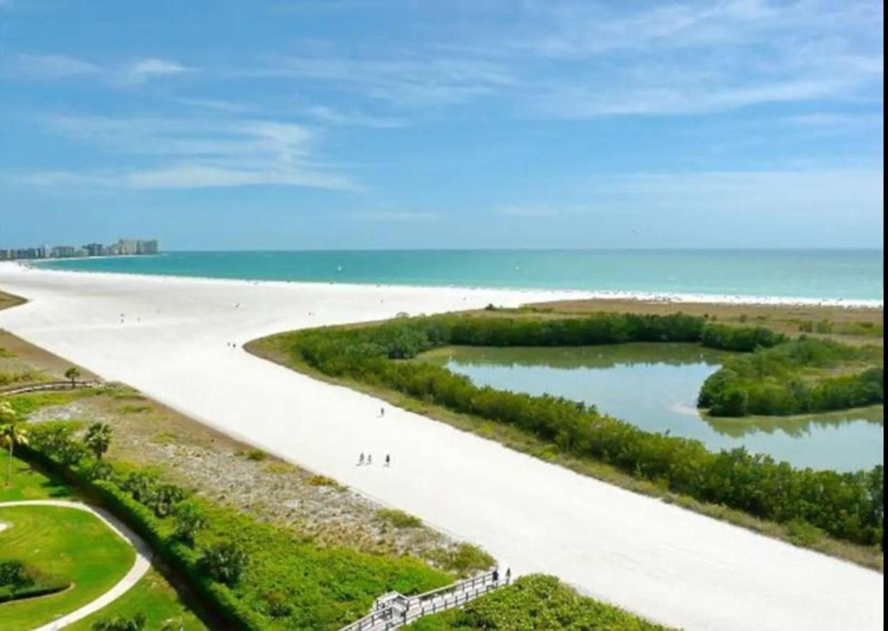 Beachfront South Seas Remodeled Paradise! Holiday home Marco Island