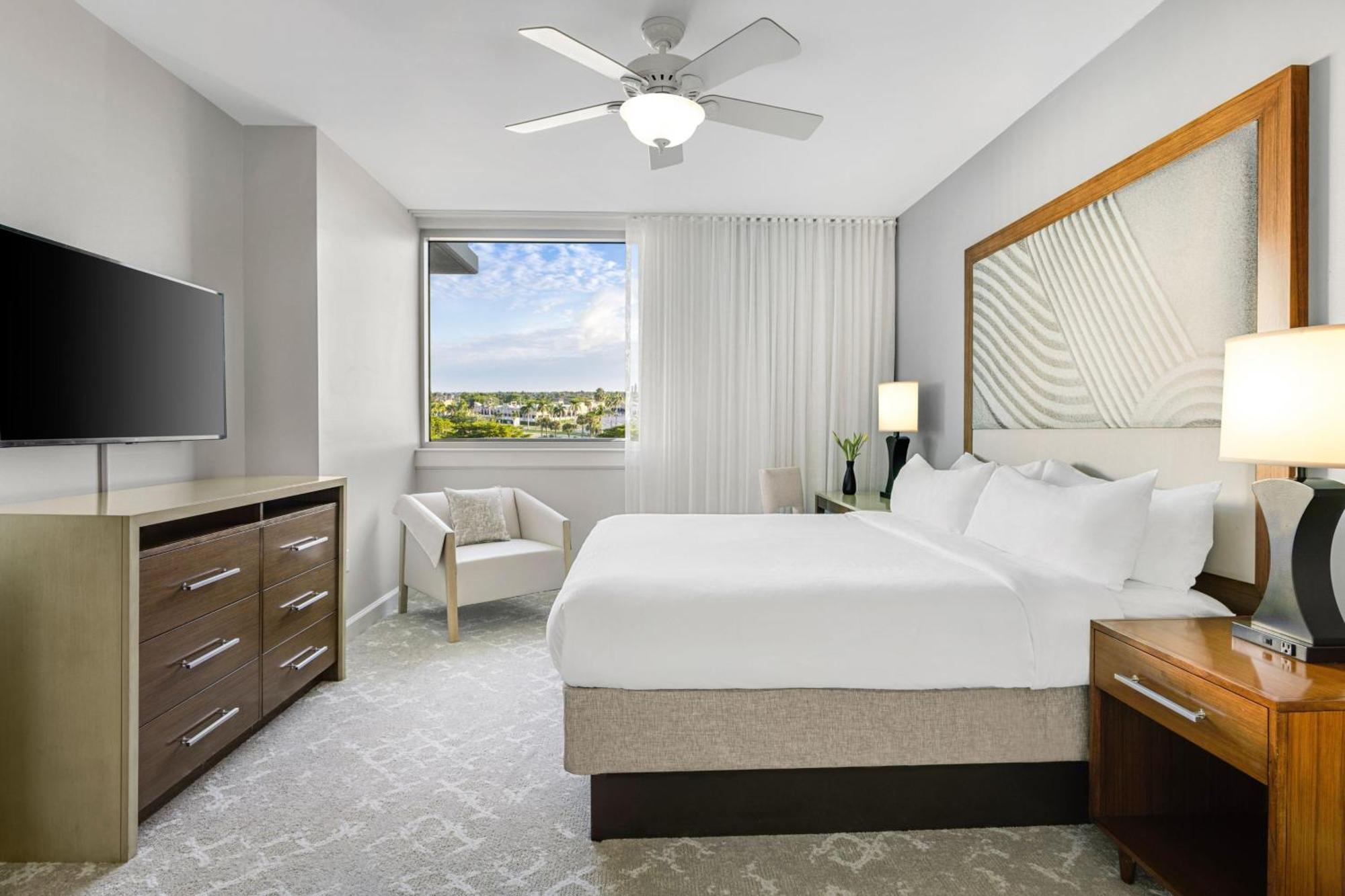 Marriott's Crystal Shores Hotel