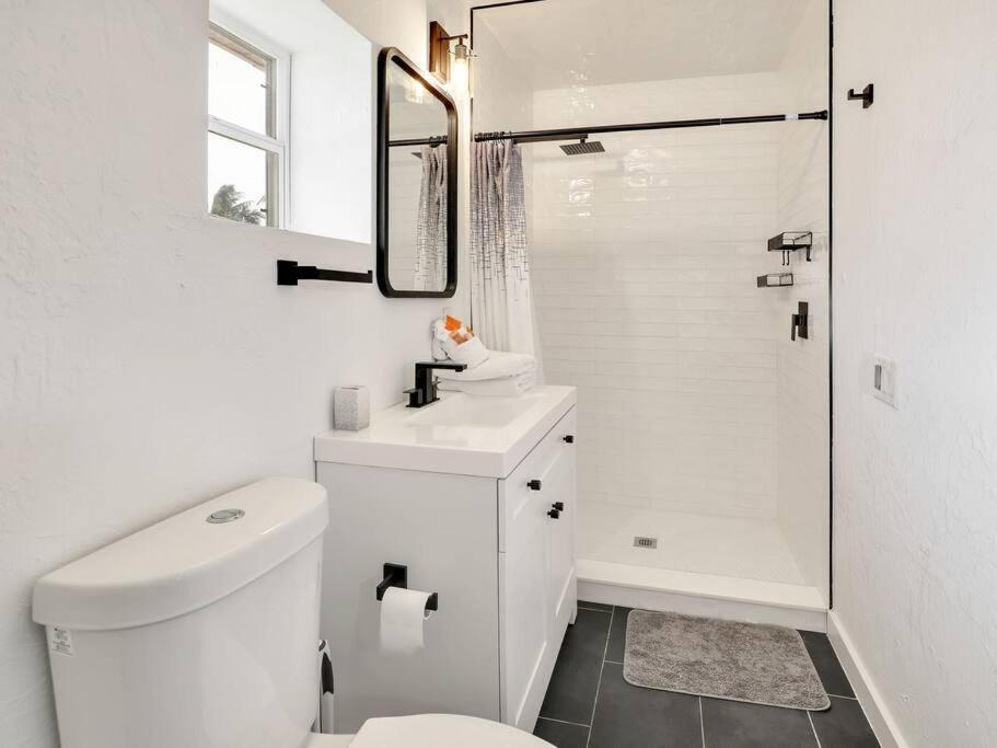 Elevated 1152 - Serene Family Friendly 4 Bed Pool Holiday home *
