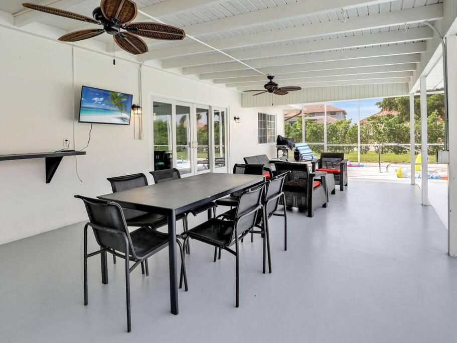 Elevated 1152 - Serene Family Friendly 4 Bed Pool Holiday home