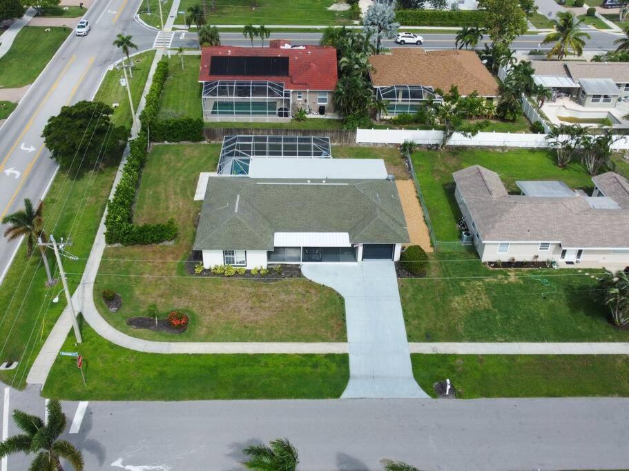 Elevated 1152 - Serene Family Friendly 4 Bed Pool Holiday home Marco Island