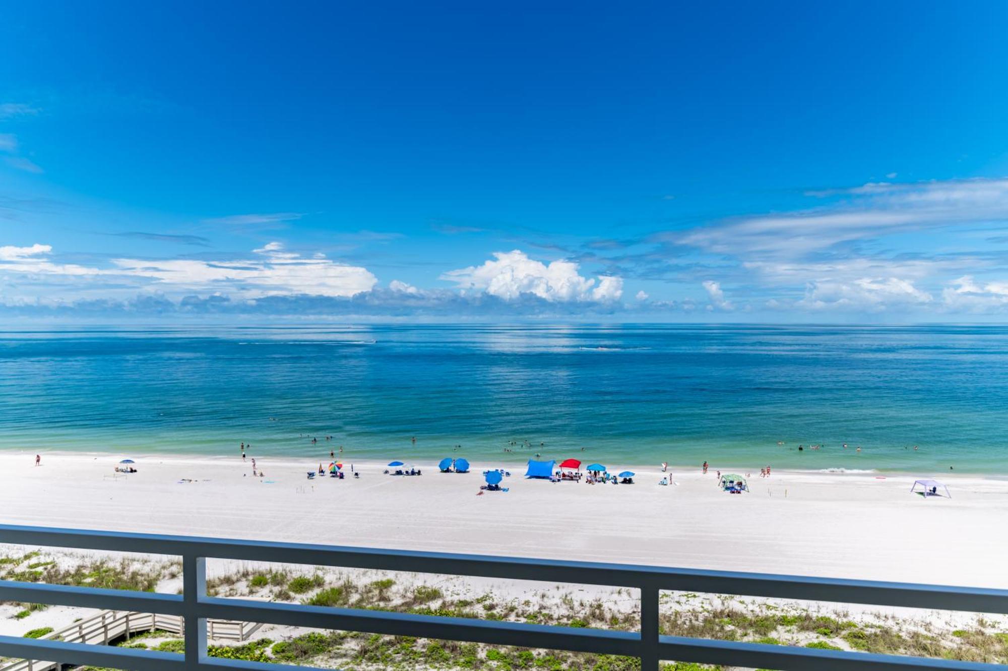 Charming 2 Bed South End Beachfront At Popular Somerset Holiday home Marco Island