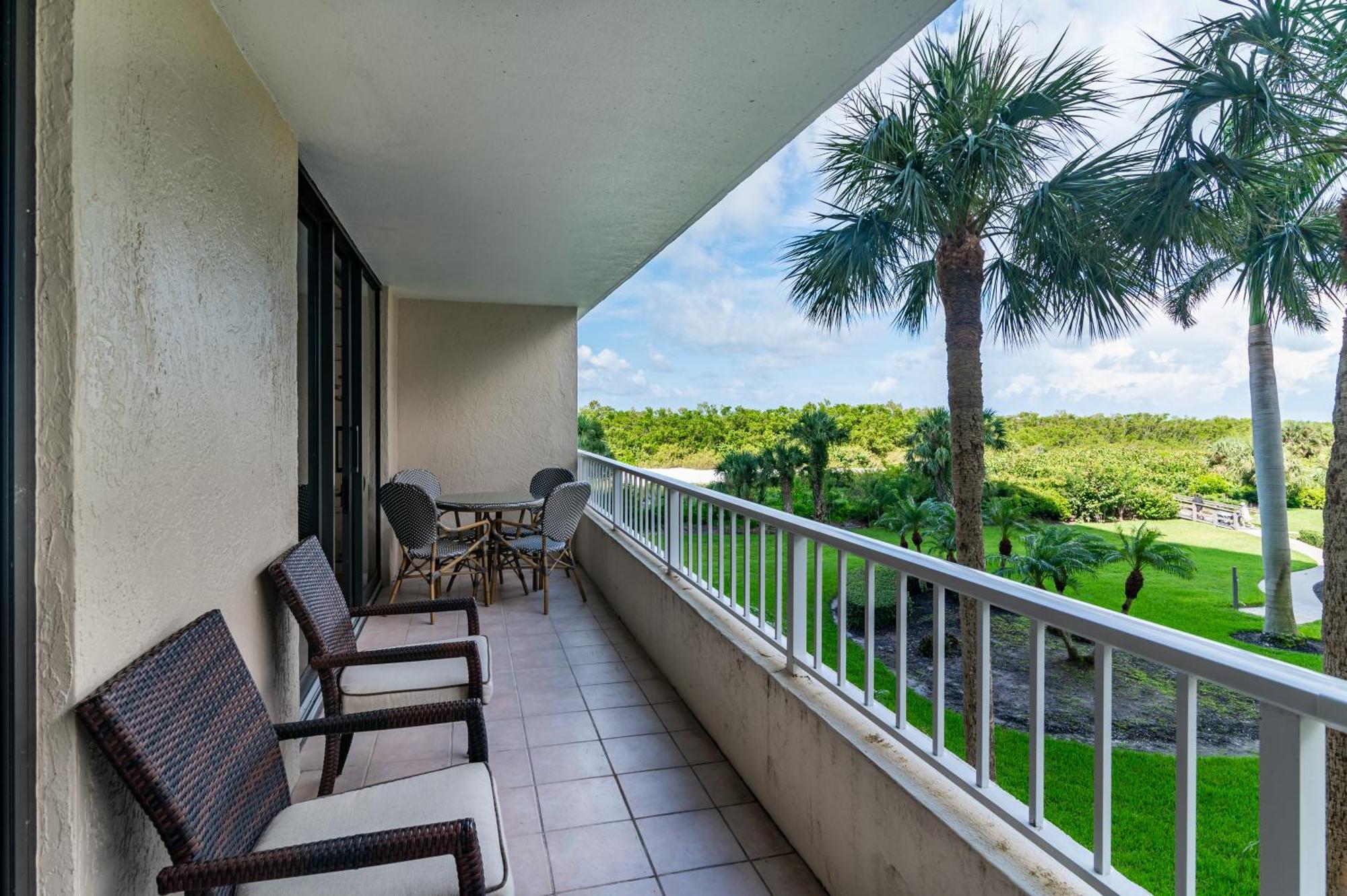 Beachfront Pool View Steps Away From The White Sandy Beaches