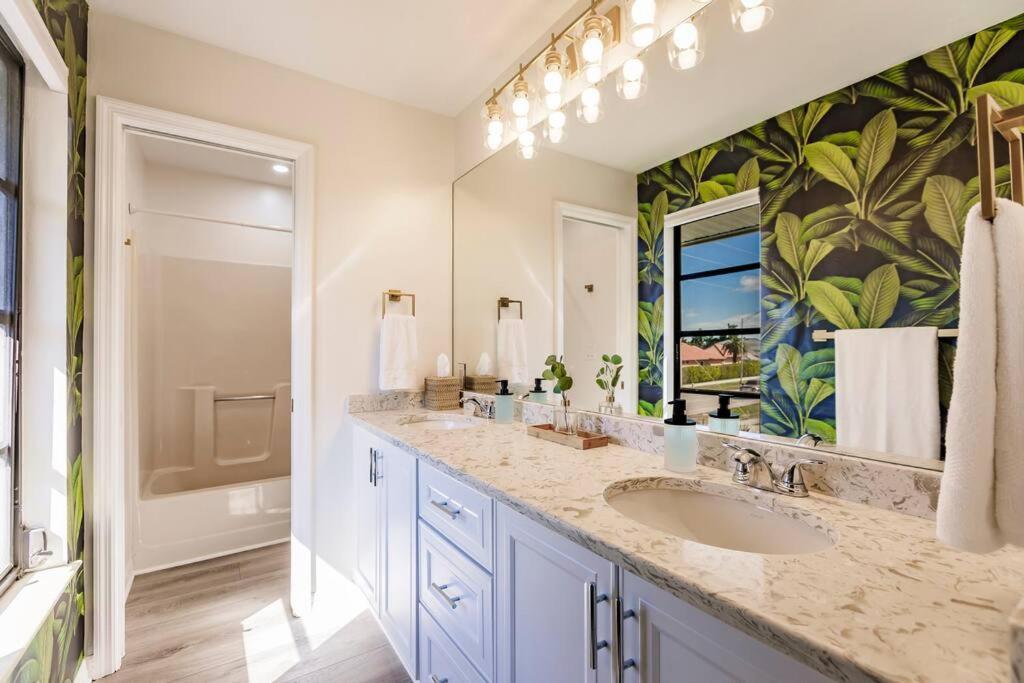Villa Casa Marco - Heated Pool, Game Room, Mini Golf