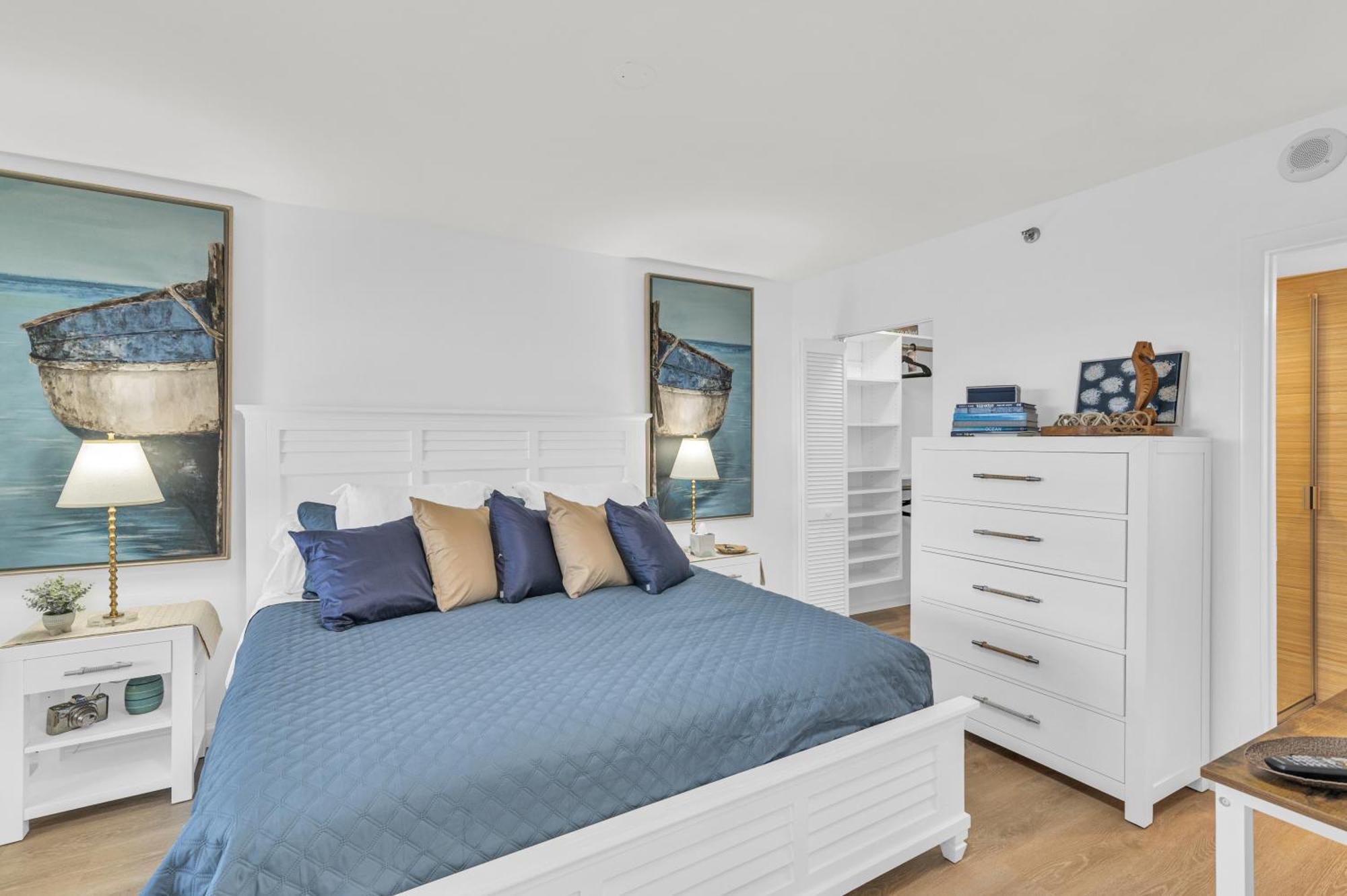 Charming 2 Bed South End Beachfront At Popular Somerset Holiday home Marco Island