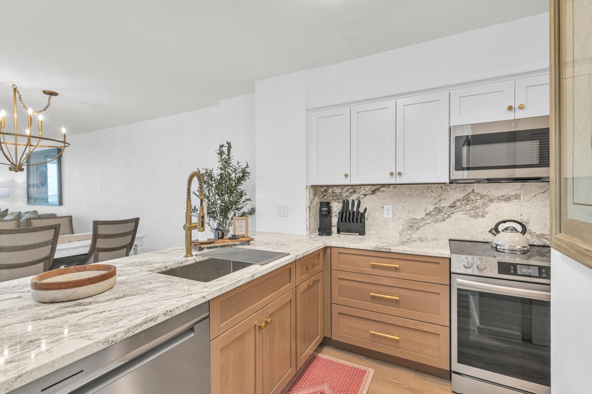 Charming 2 Bed South End Beachfront At Popular Somerset Marco Island