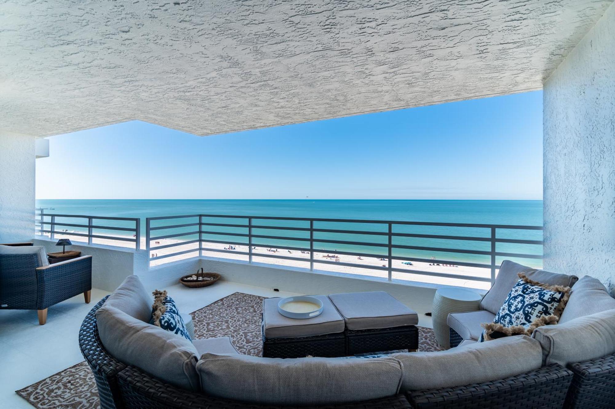 Holiday home Charming 2 Bed South End Beachfront At Popular Somerset Marco Island