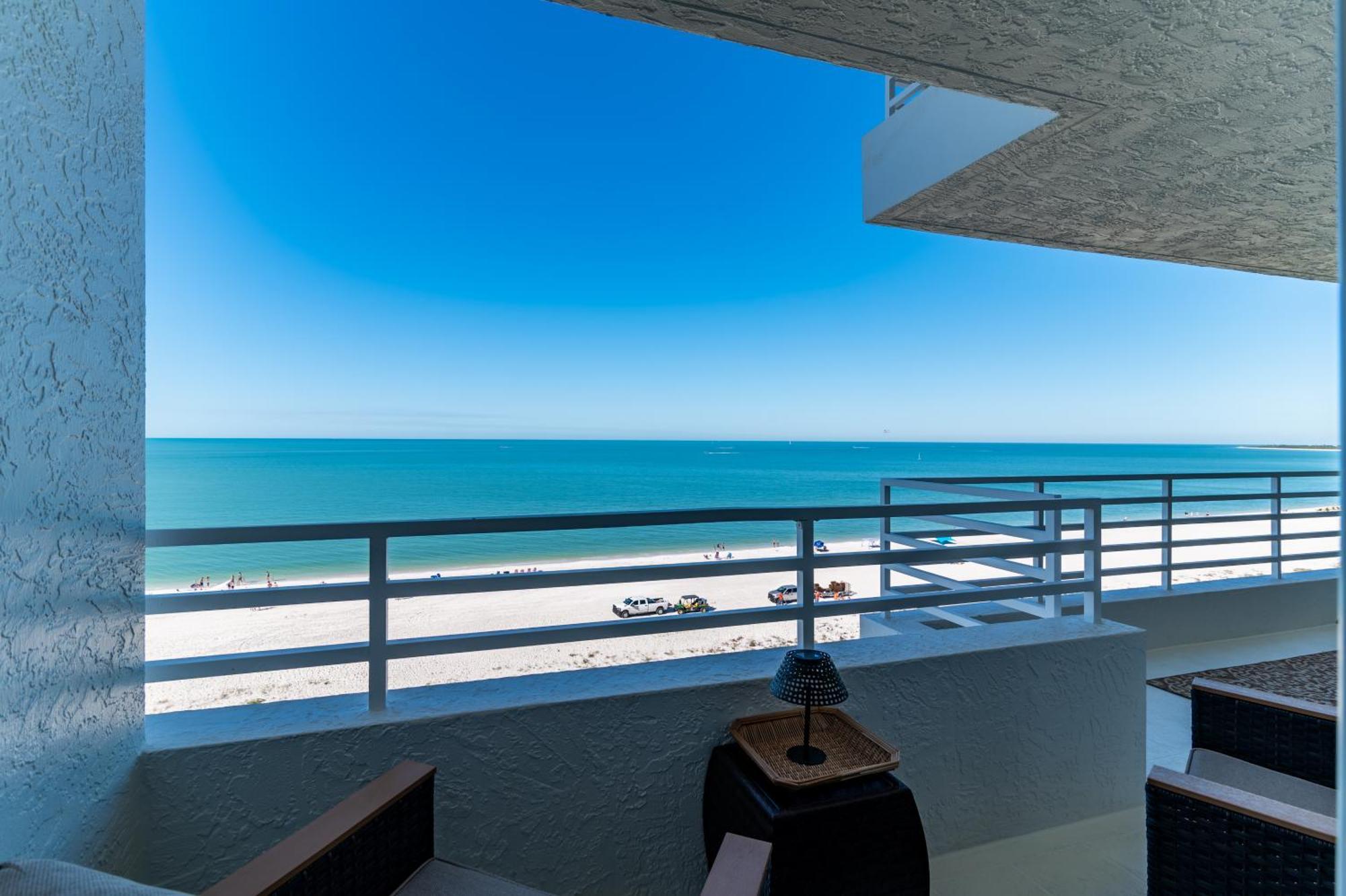 Charming 2 Bed South End Beachfront At Popular Somerset Marco Island