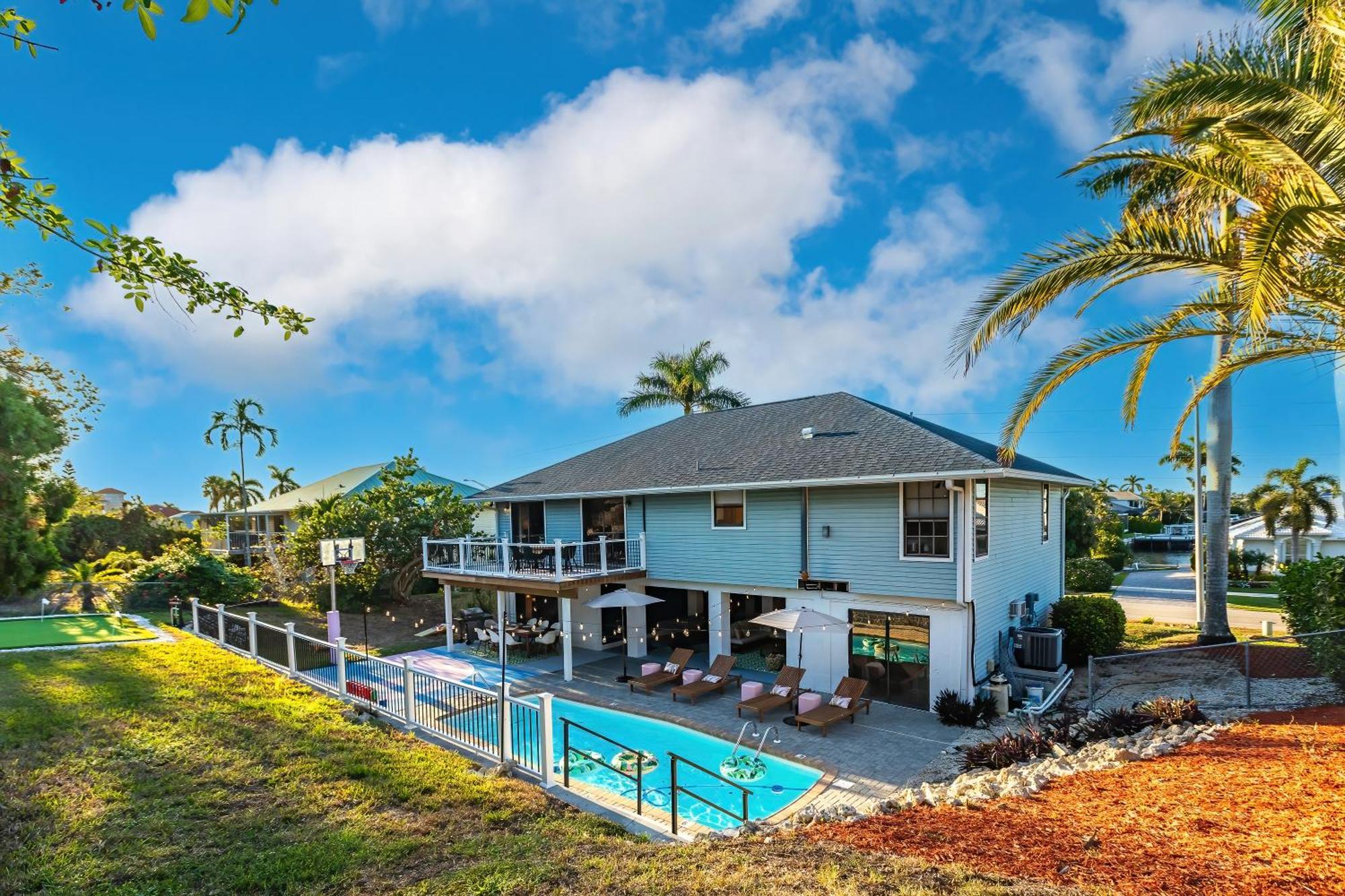 Casa Marco - Heated Pool, Game Room, Mini Golf Villa