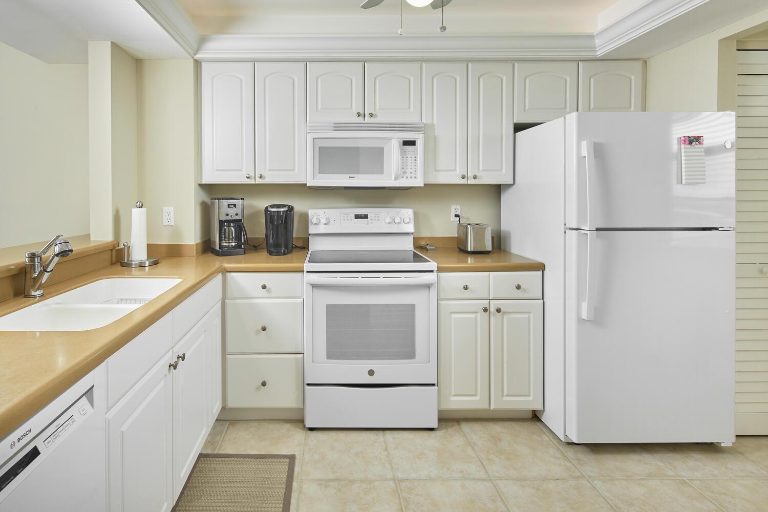 Your Ultimate Sea-scape, Beachfront 2 Bed 2 Bath Marco Island