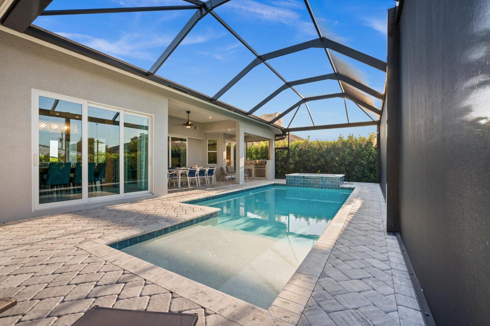 Casa Palma - 5 Min To Beach, Heated Pool, Hot Tub, New Build
