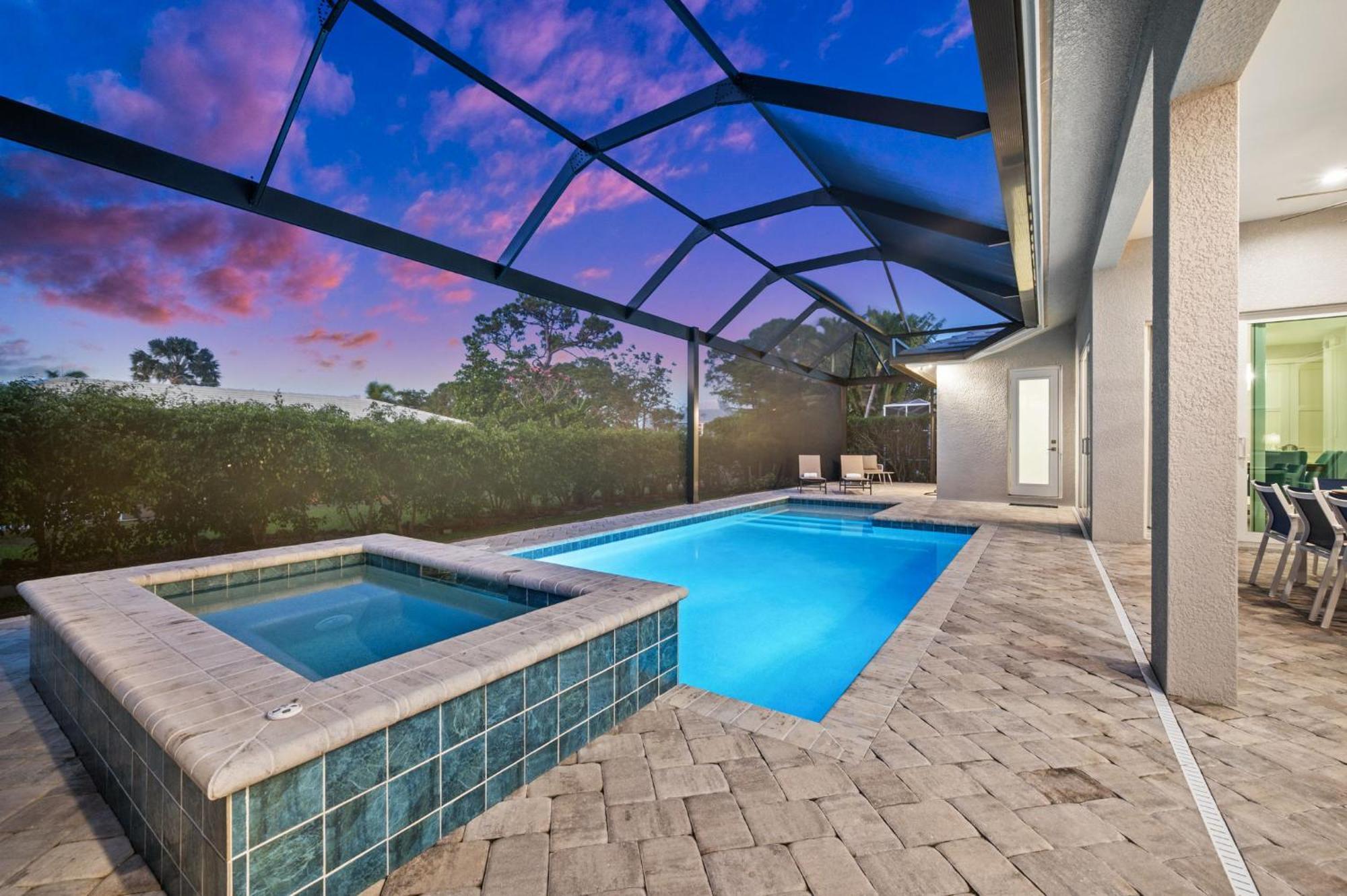 Villa Casa Palma - 5 Min To Beach, Heated Pool, Hot Tub, New Build *