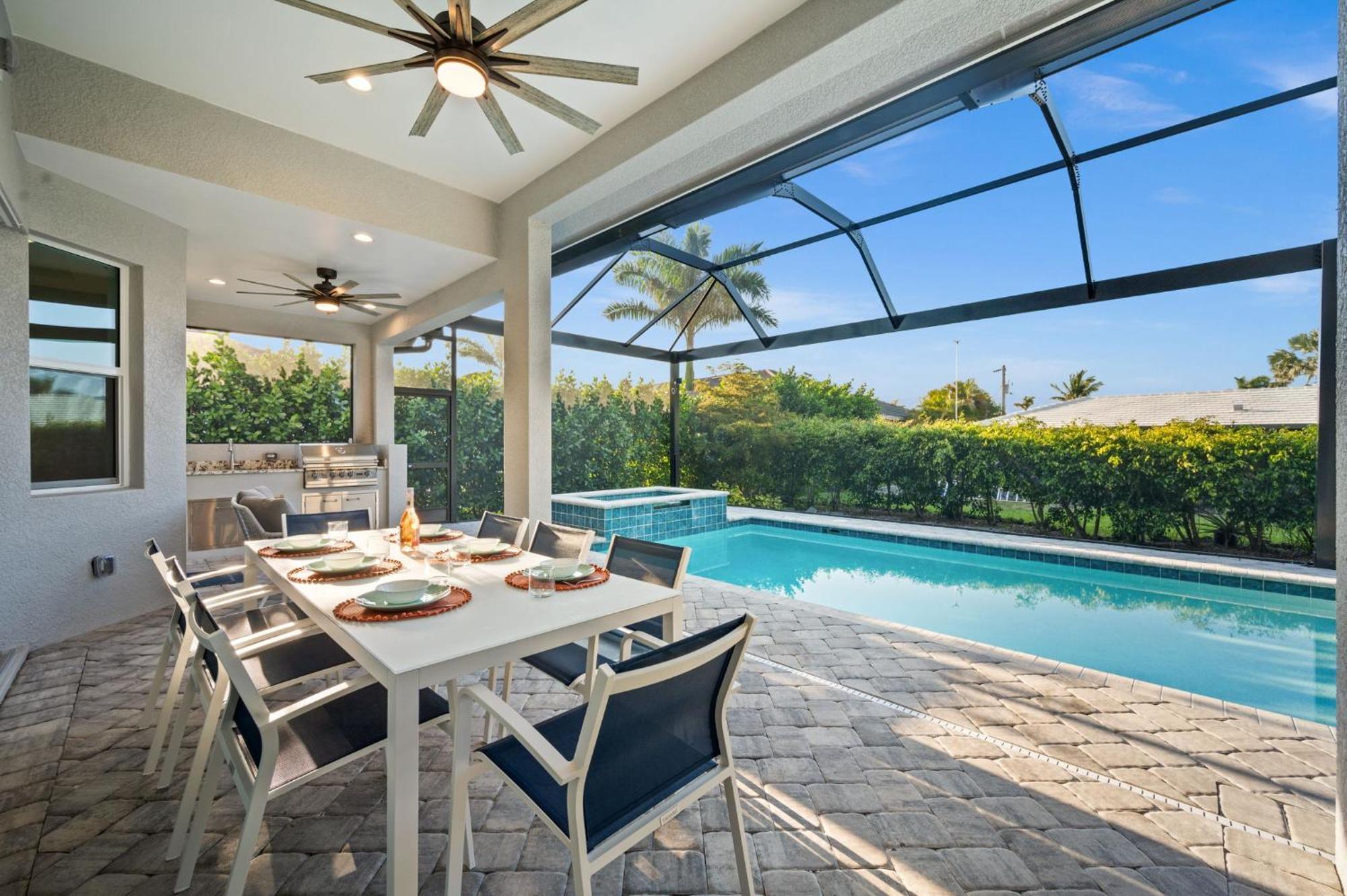 Villa Casa Palma - 5 Min To Beach, Heated Pool, Hot Tub, New Build