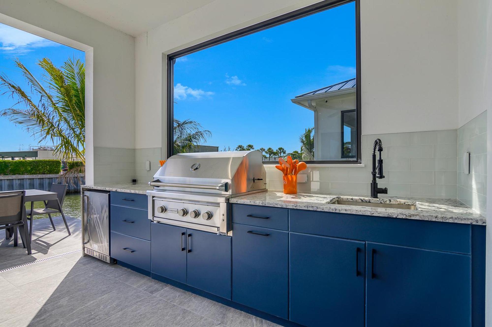 Marco Luxe Retreat Waterfront