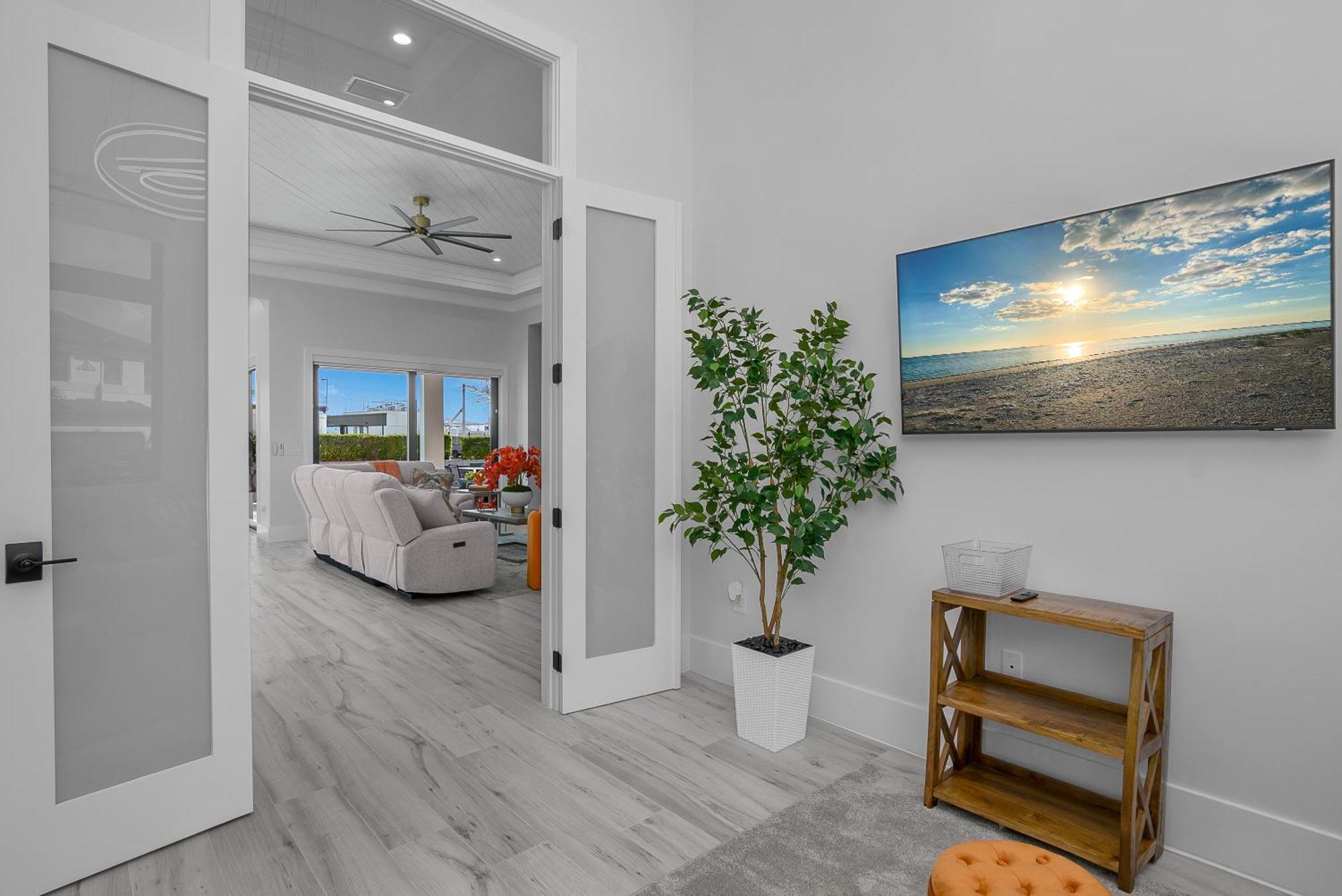 Marco Luxe Retreat Waterfront Villa *