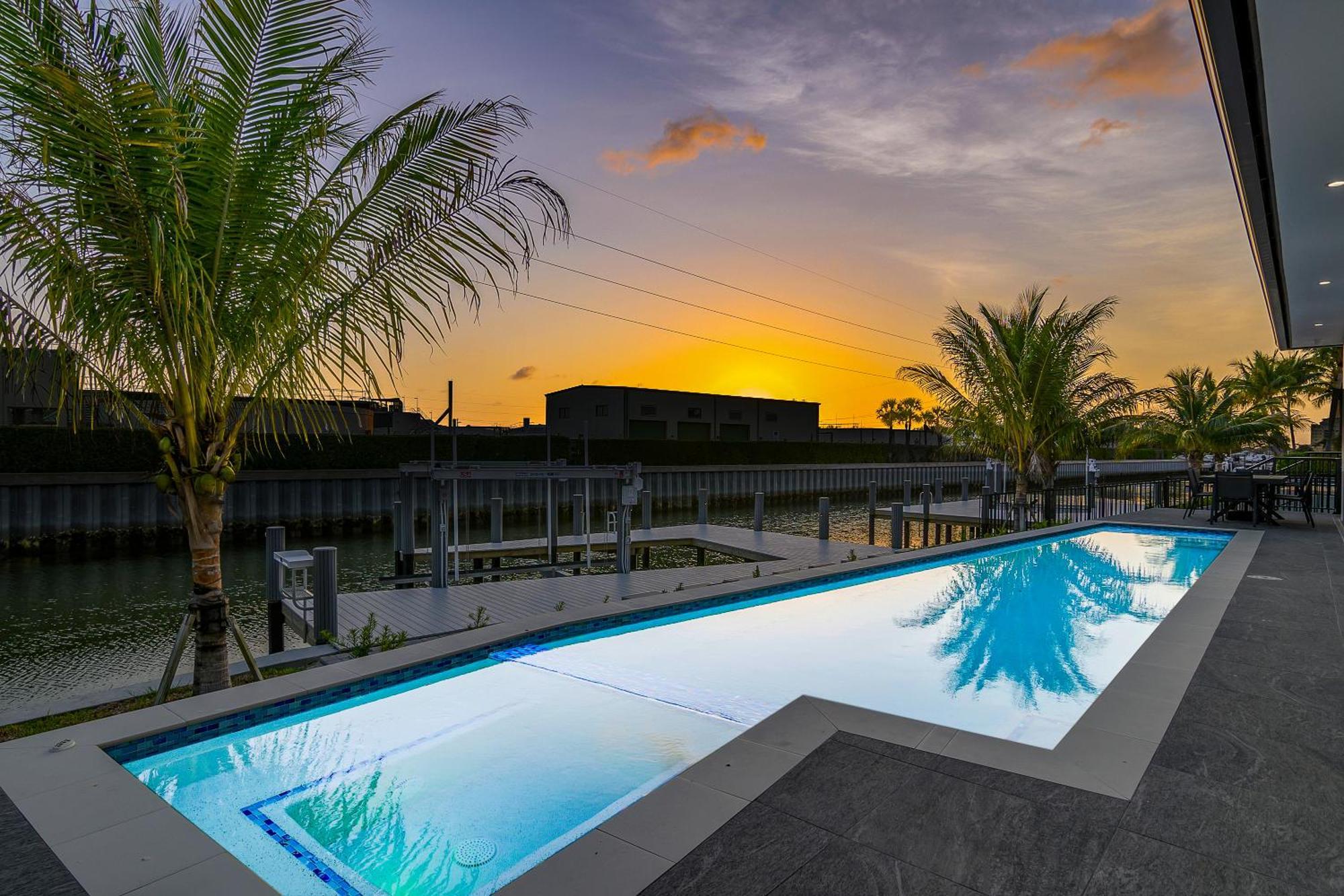 Marco Luxe Retreat Waterfront *