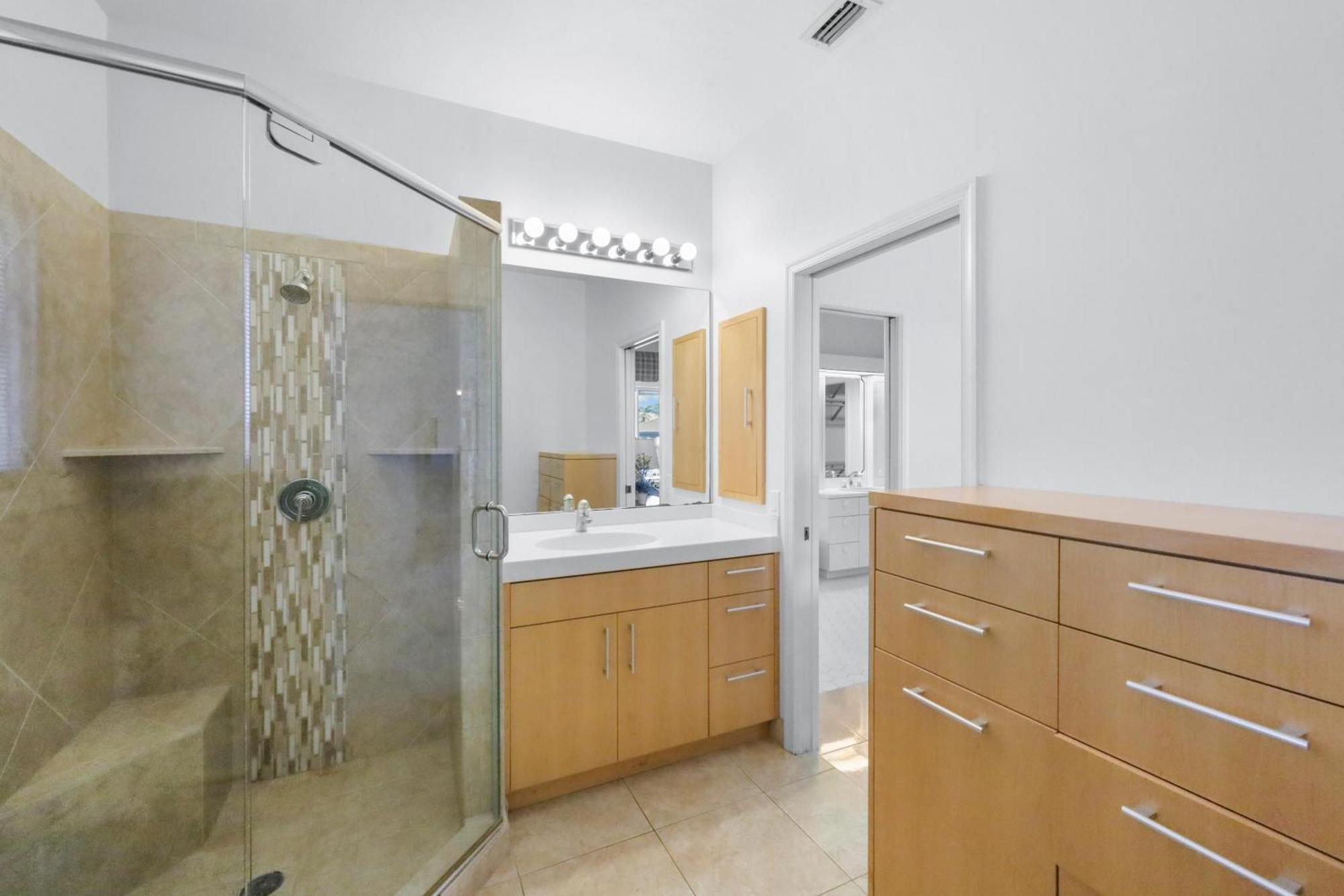 695 Embassy Court Holiday home *