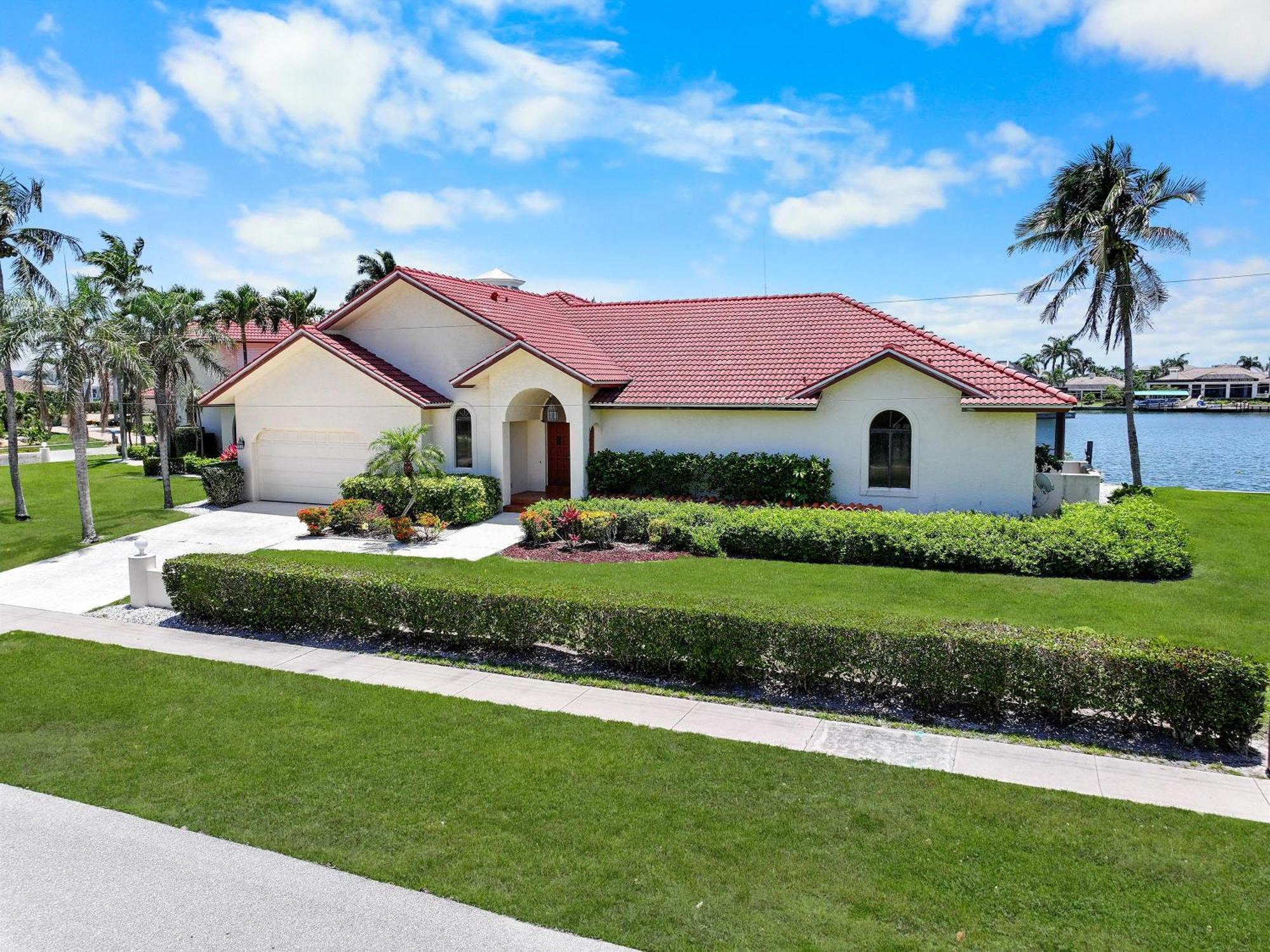 Holiday home 695 Embassy Court *