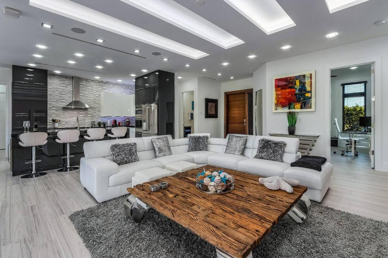 5 Min. Walk-luxurious Modern Pool *