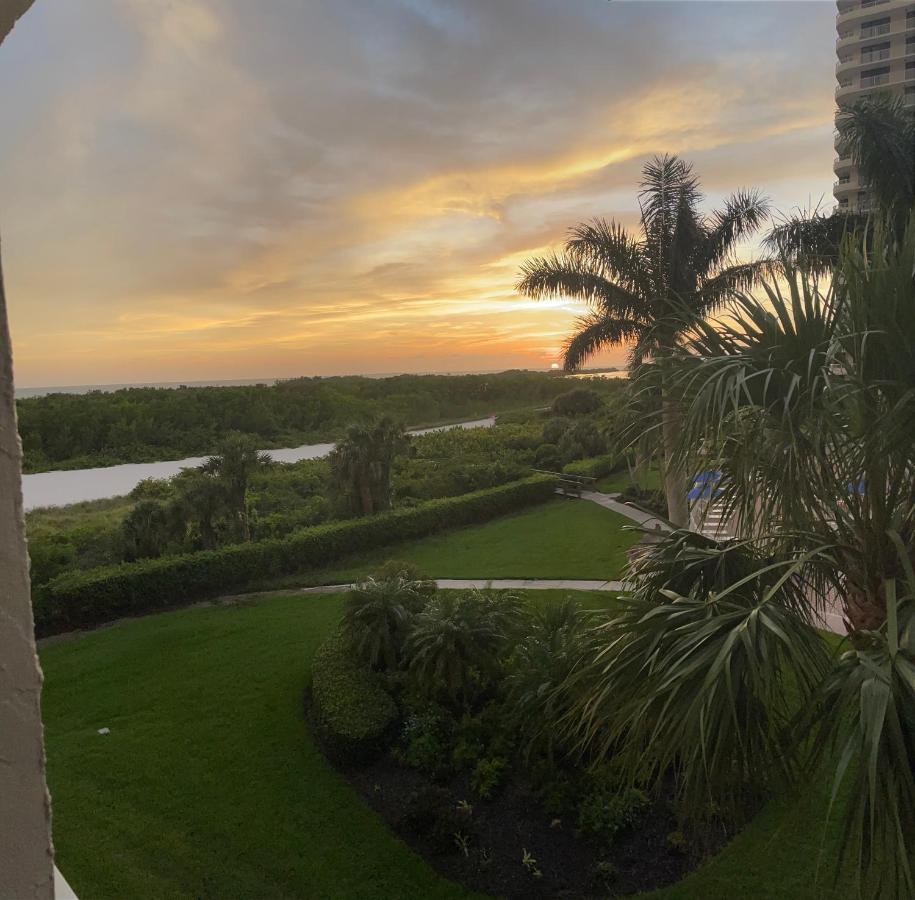 Front In Paradise Apartment *