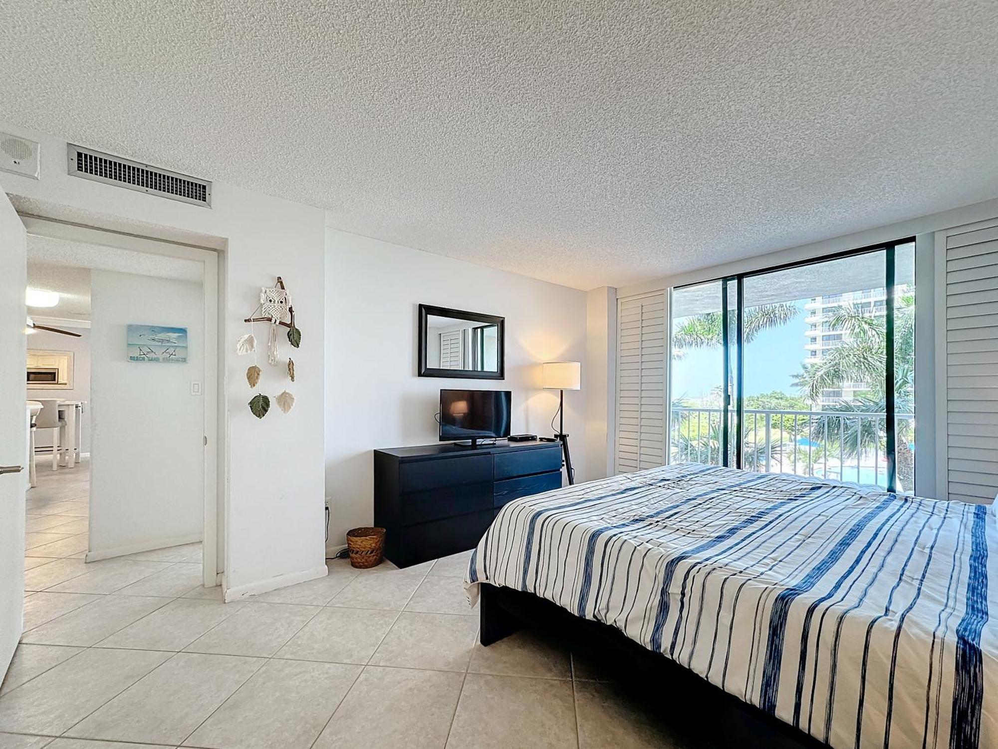 Apartment Front In Paradise *